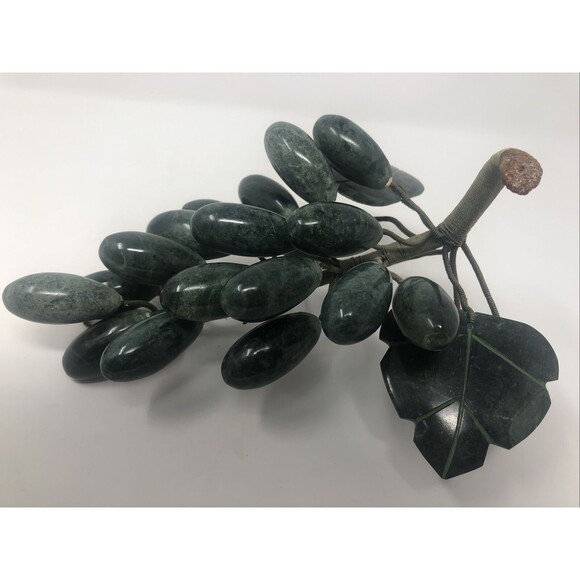 Vintage Chinese Jade Carved Grapes 20th Century - Picture 3 of 11